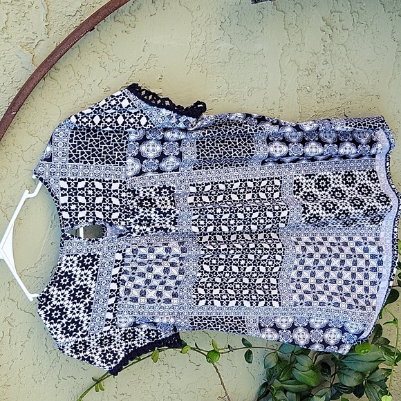 Flowy Patchwork Blouse - Picture 6 of 10